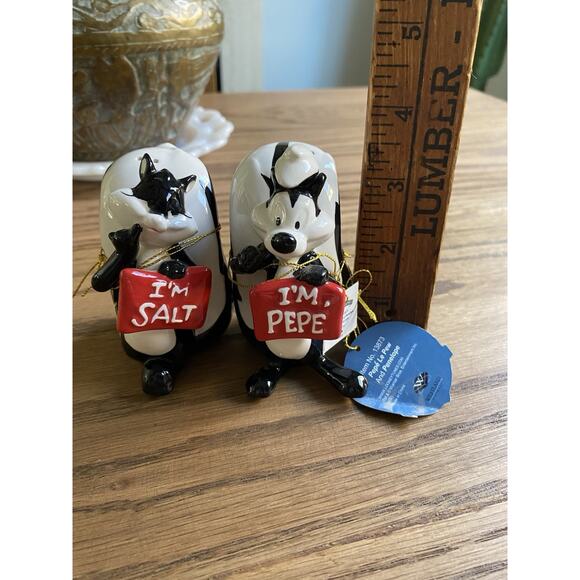 Vintage Looney Tunes Pepe Le Pew Penelope Skunk Warner Bros Salt Pepper Shakers - Picture 6 of 7